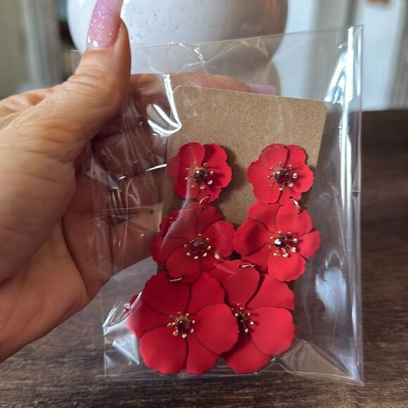 Elegant Red Floral layered flower Drop Earrings - Picture 9 of 10